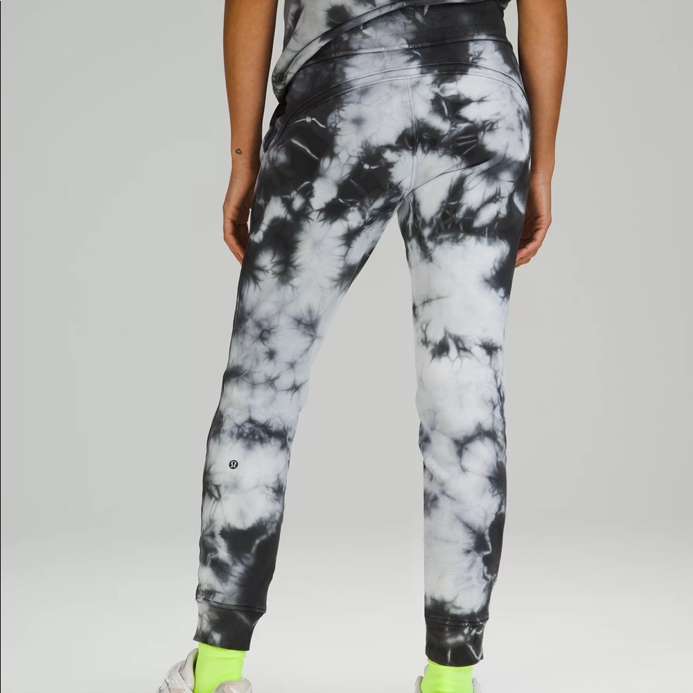 NWT Lululemon Warm Down Joggers Size 4